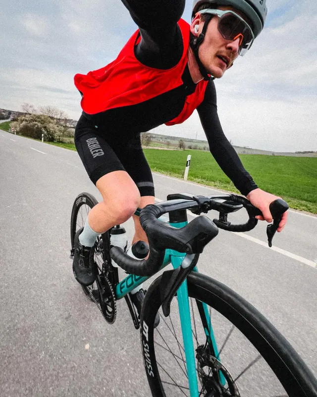 From adventure to race: aero road bike, endurance road bike and 