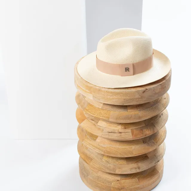Sombrero Panamá Hombre Original en color Natural y cinta Beige