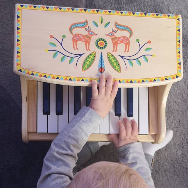 Piano Electronique Djeco Pour Enfant De 3 Ans A 5 Ans Oxybul Eveil Et Jeux