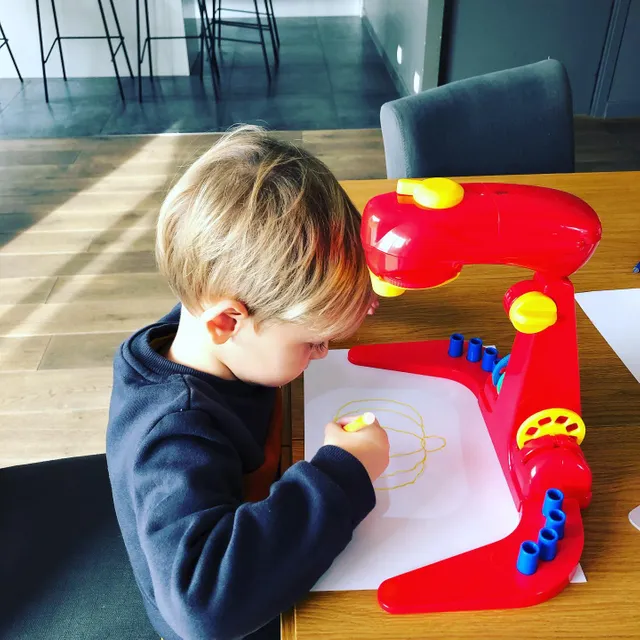 Projecteur De Dessins Artibul Creation Oxybul Pour Enfant De 4 Ans A 8 Ans Oxybul Eveil Et Jeux