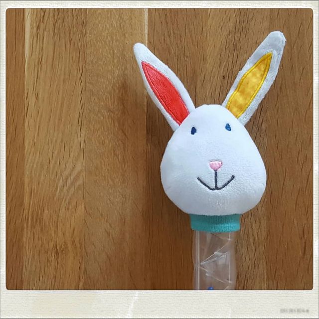 Hochet Baton De Pluie Leandre Le Lapin Sensibul Creation Oxybul Pour Enfant Des La Naissance Oxybul Eveil Et Jeux