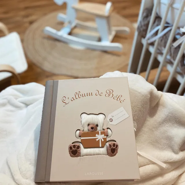 Livre L Album De Bebe Larousse Jeunesse Pour Enfant Des La Naissance Oxybul Eveil Et Jeux