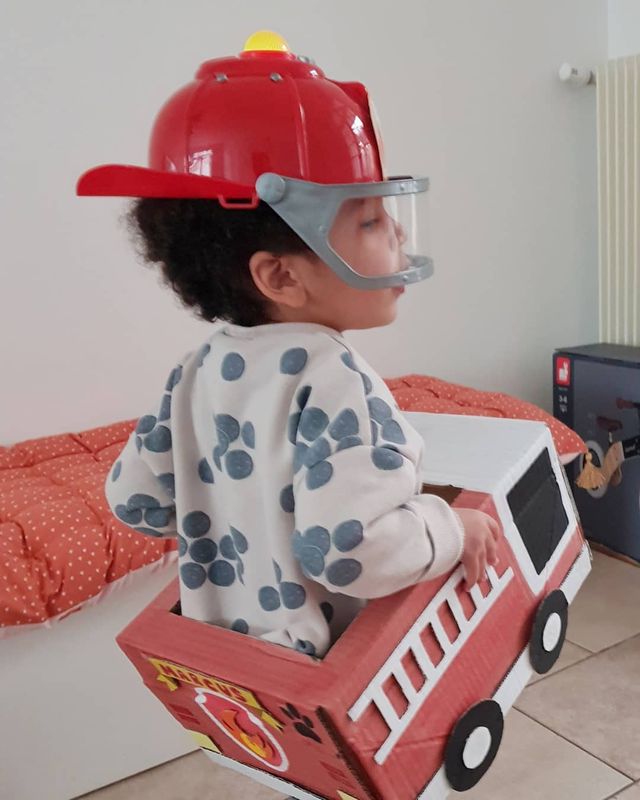 Casque De Pompier Avec Visiere Sonore Et Lumineux Imagibul Creation Oxybul Pour Enfant De 3 Ans A 8 Ans Oxybul Eveil Et Jeux