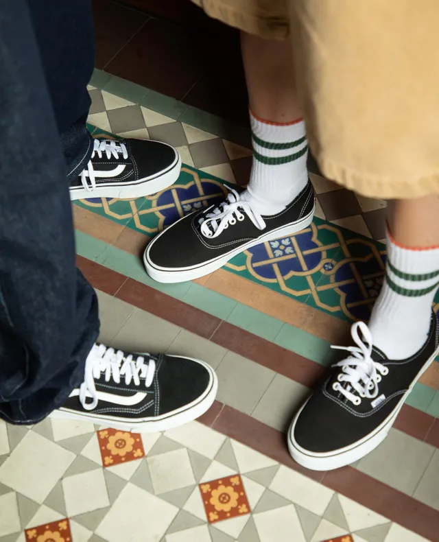 Socks with vans old on sale skool