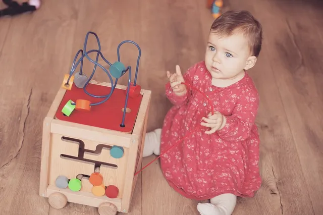 Cube Boulier D Activites A Tirer En Bois Manibul Creation Oxybul Pour Enfant De 18 Mois A 5 Ans Oxybul Eveil Et Jeux
