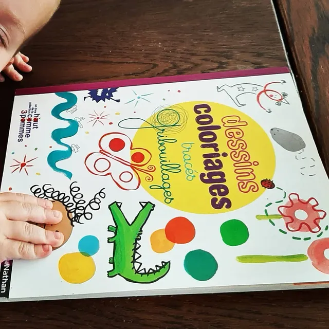Livre Dessins Coloriages Traces Gribouillages Pour Enfant De 18 Mois A 4 Ans Oxybul Eveil Et Jeux