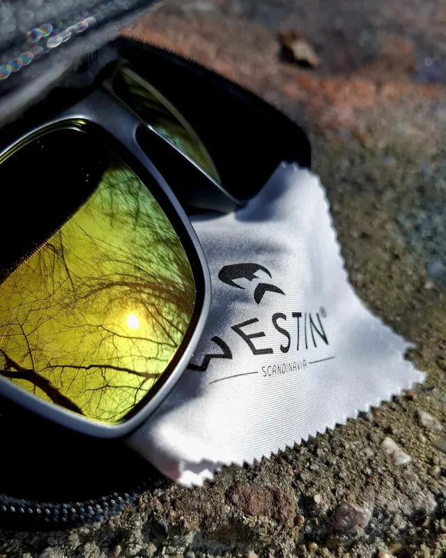 Westin W6 Street Polarisationsbrille – Mattschwarz, Grau-blaue Gläser, Schwimmend, Kategorie 3