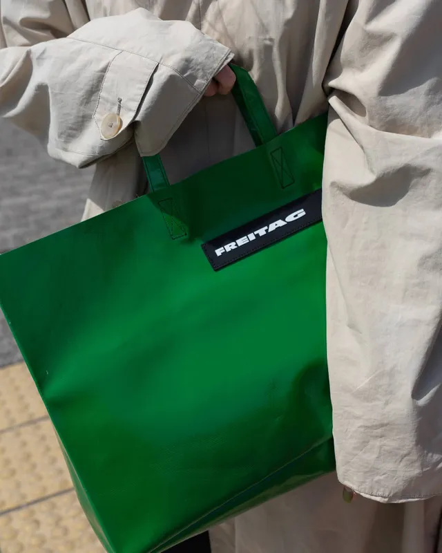 THE EXTRA-WIDE SHOPPER: F260 MIAMI WIDE | FREITAG