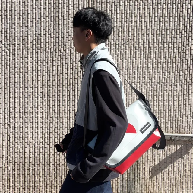 F42 SURFSIDE 6 | 332804 | FREITAG