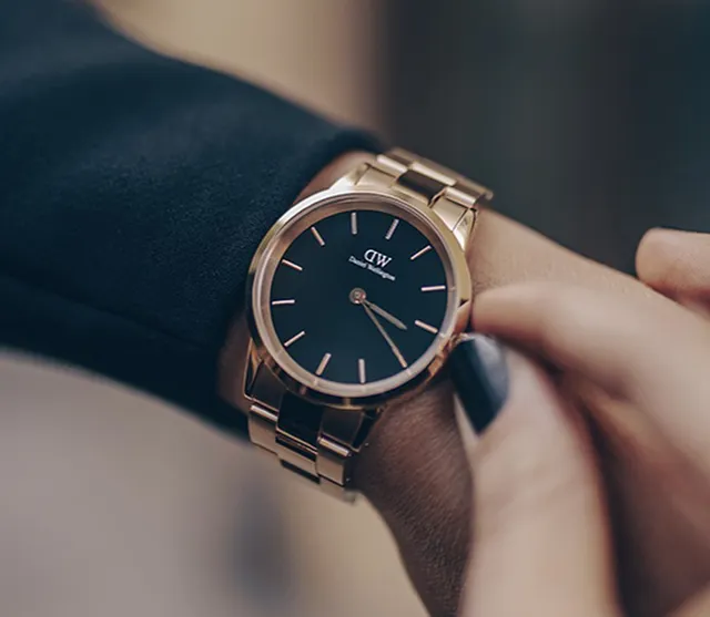bladre Generel Godkendelse Iconic Link - Watch in Rose Gold with Black dial 36mm | DW
